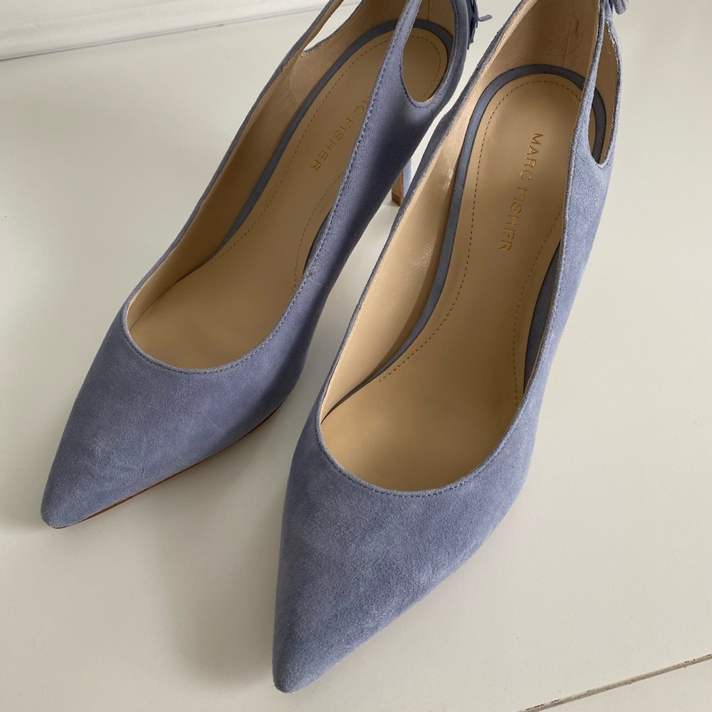 Marc Fisher Teagin heel in light blue suede 🎀